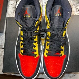 Nike Air Jordan 1 Mid Black Amarillo Orange 852542-087 Men's Size 12.5 New